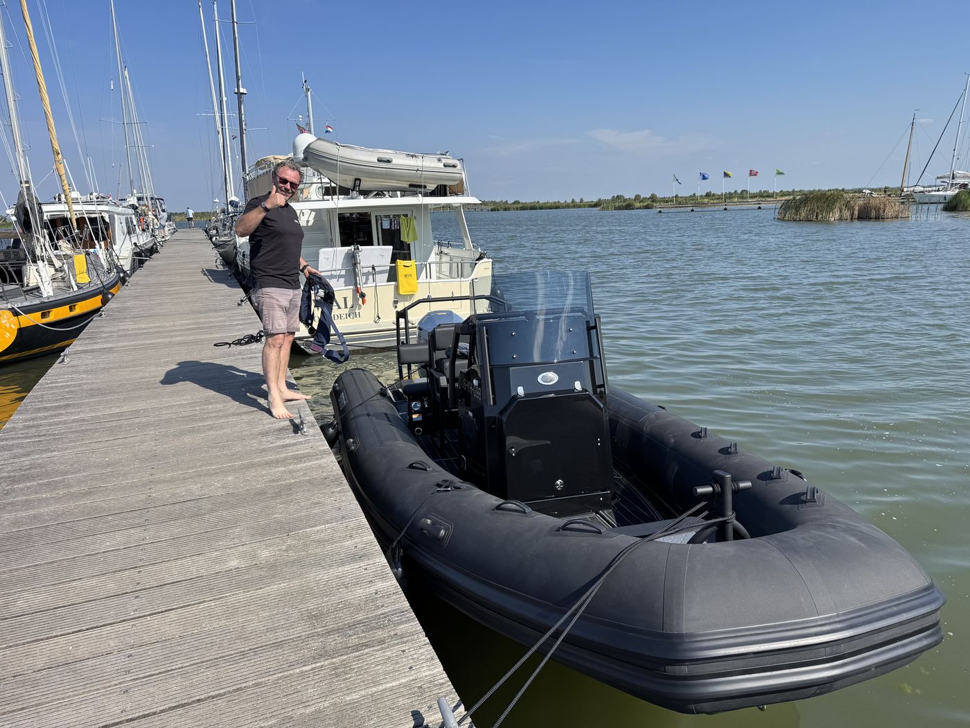 De RIB aan de steiger in de haven